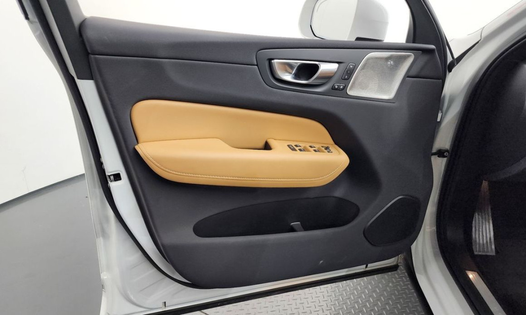 Volvo XC60 B5 Ultimate Bright, 2024
