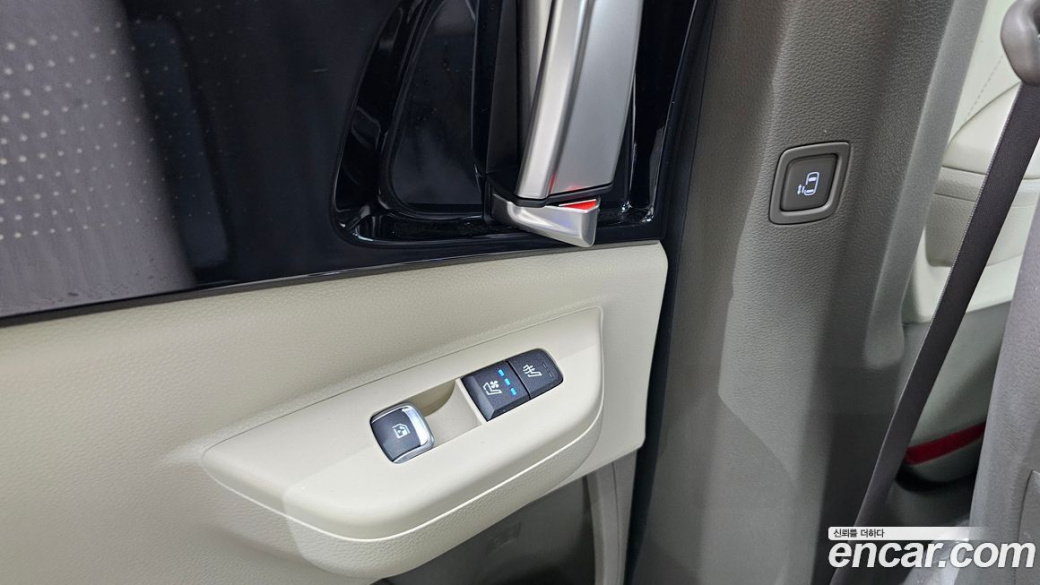 Kia Carnival 9-Seater Signature, 2024