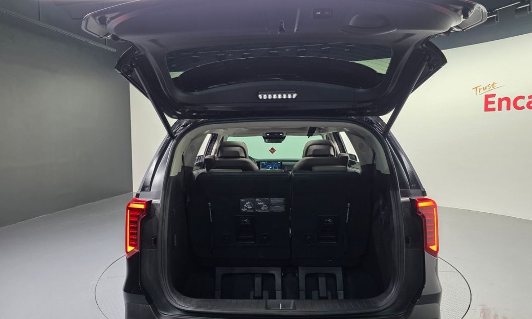 Kia Carnival 7-Seater Gravity, 2024