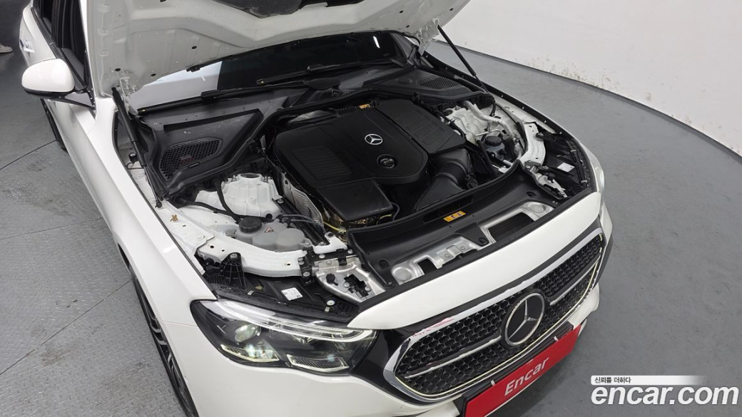 Mercedes-Benz E-Class E300 4MATIC AMG Line, 2025