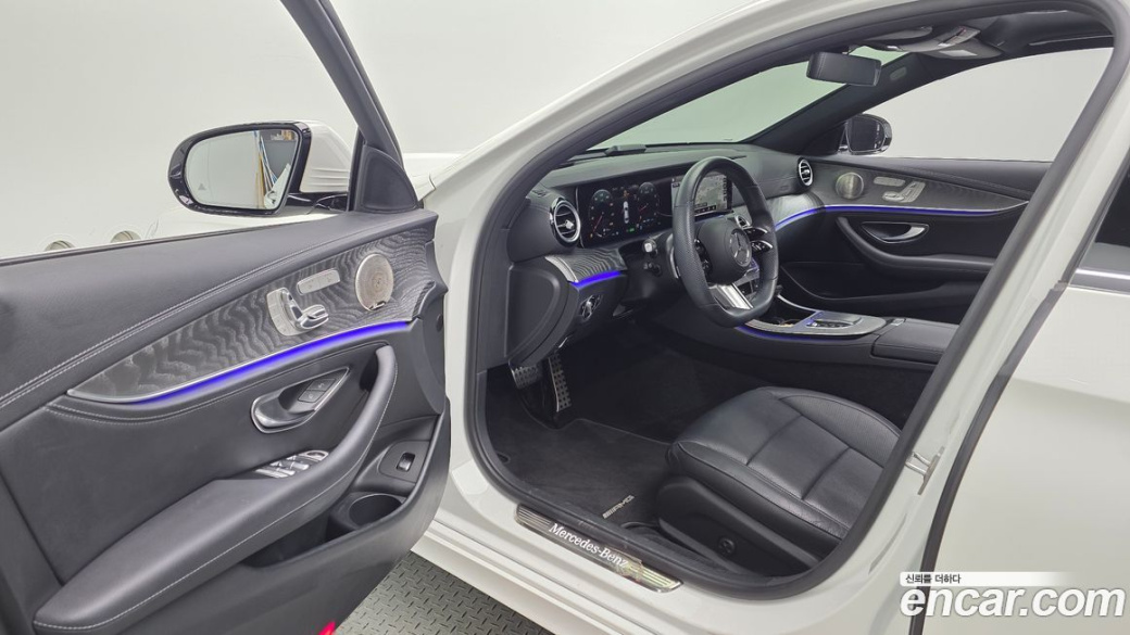 Mercedes-Benz E-Class E350 4MATIC AMG Line, 2022