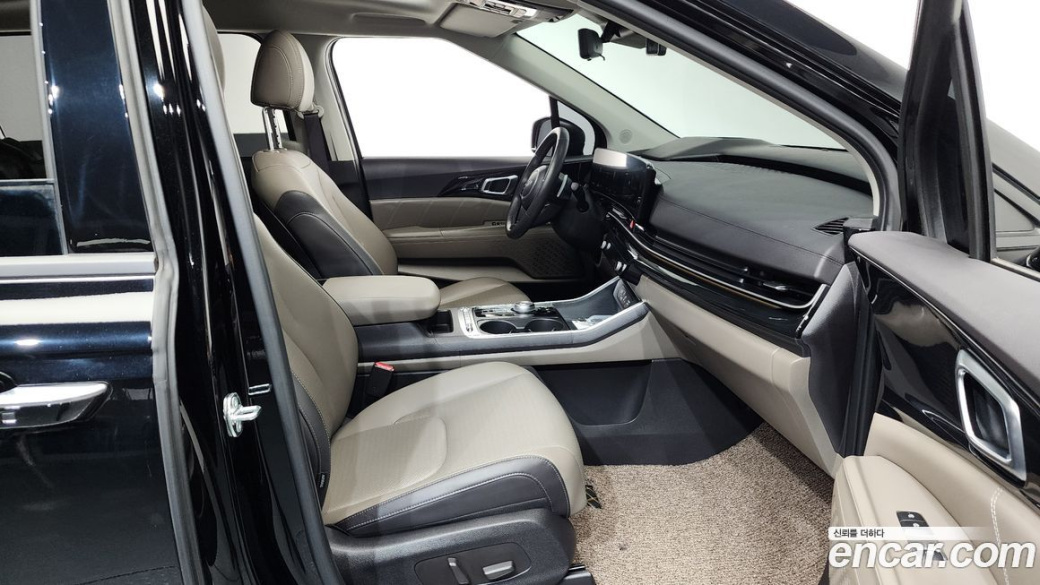 Kia Carnival 7-Seater Gravity, 2025