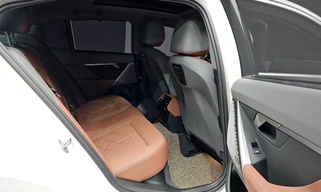 BMW 5-Series 530i xDrive, 2024