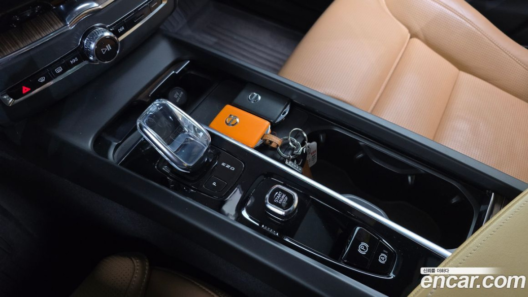 Volvo XC60 B5 Inscription, 2022