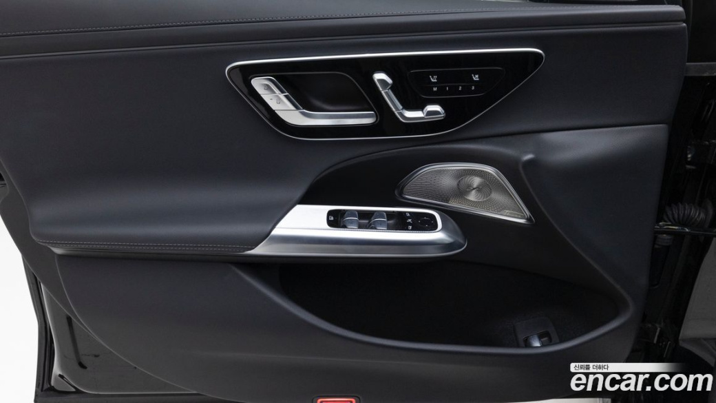 Mercedes-Benz E-Class E300 4MATIC Exclusive, 2025