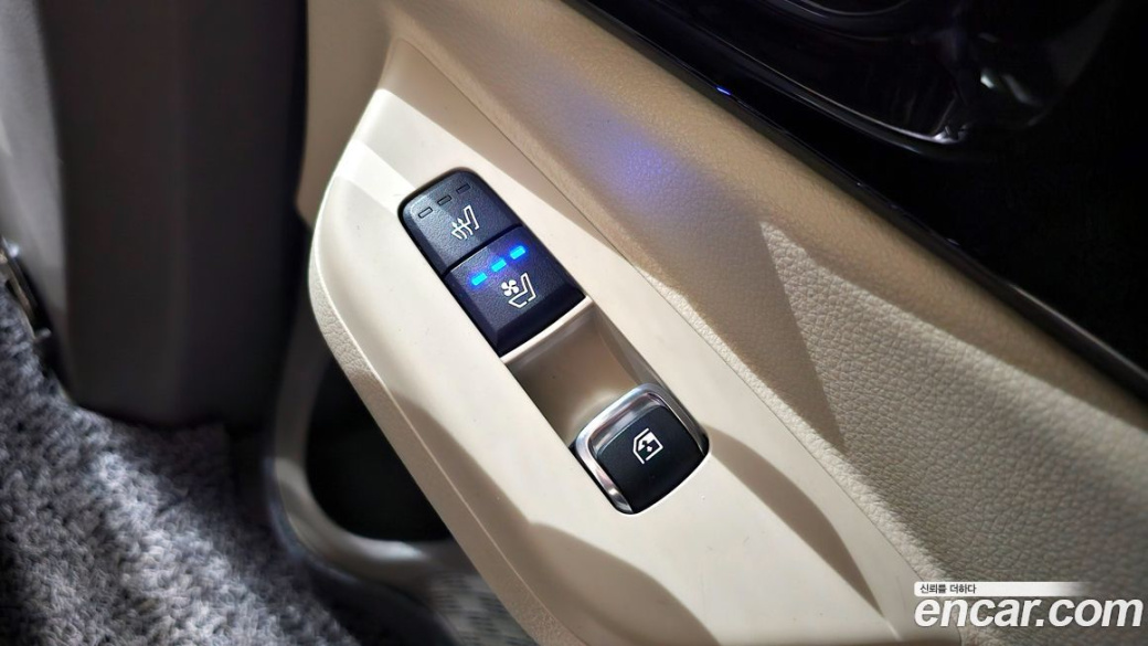 Kia Carnival 9-Seater Gravity, 2025