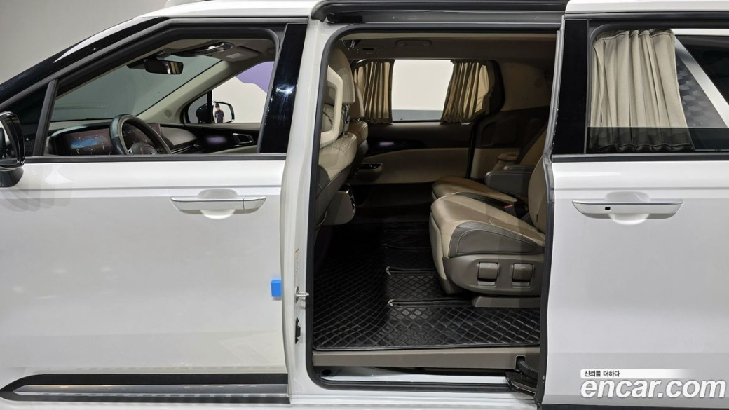 Kia Carnival 7-Seater Hi-Limousine, 2021
