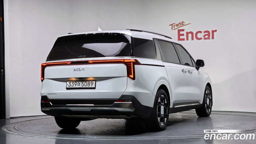 Kia Carnival 7-Seater Signature, 2025