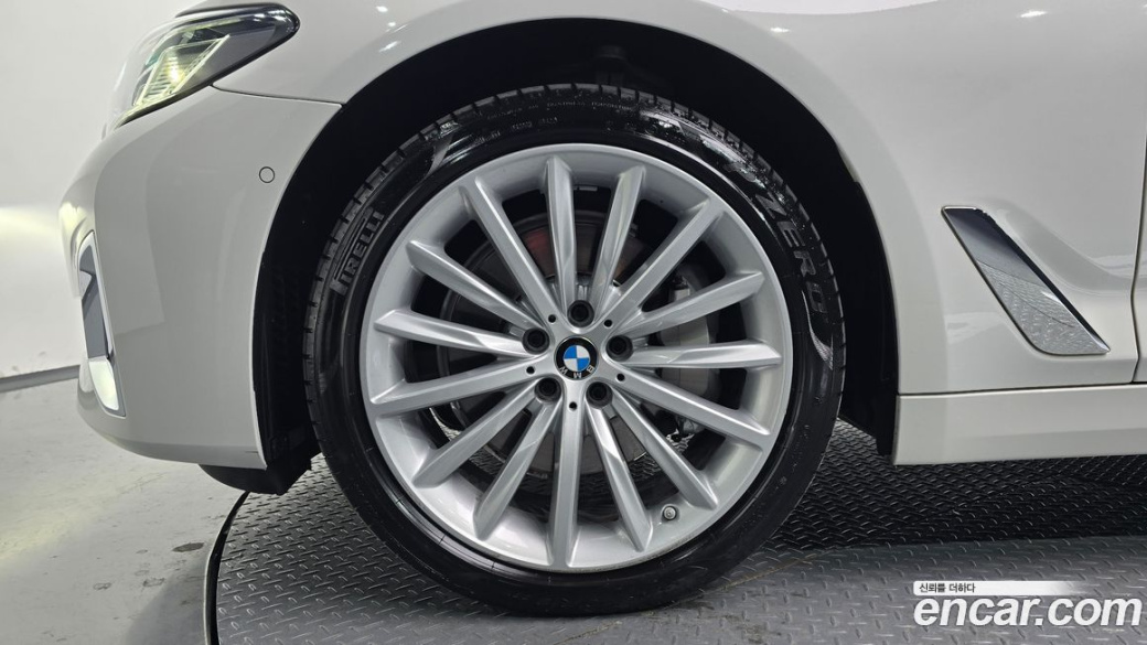 BMW 5-Series 530i xDrive Luxury, 2023