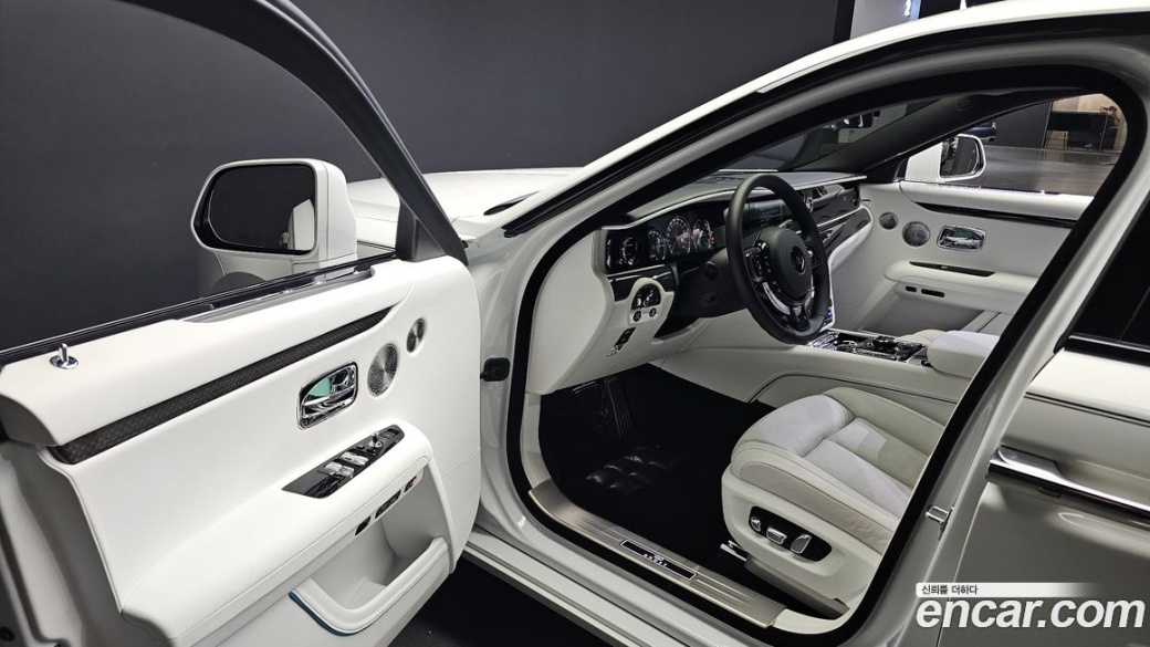 Rolls-Royce Ghost 6.7 V12 Black Badge, 2023