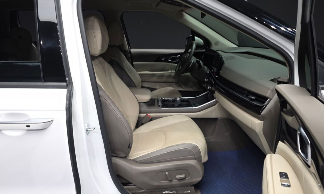 Kia Carnival 9-Seater Signature, 2024