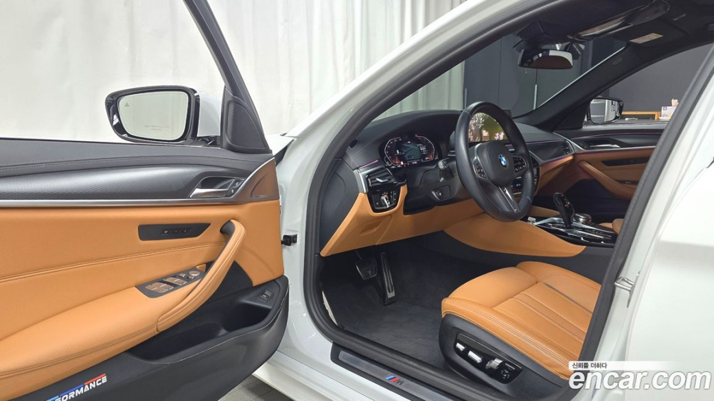 BMW 5-Series 520i M Sport, 2023