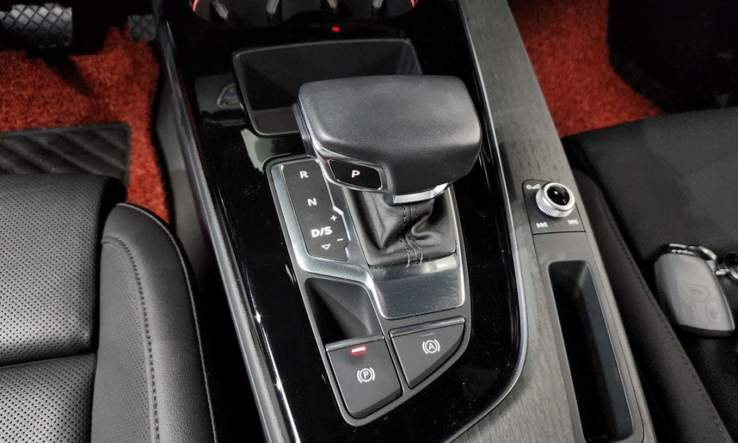 Audi A4 40 TFSI Premium, 2023