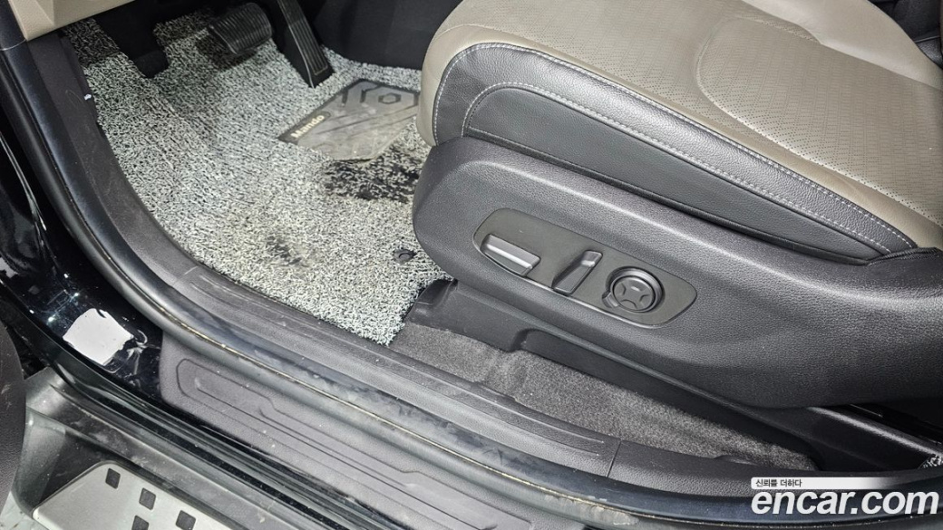 Kia Carnival 9-Seater Gravity, 2024