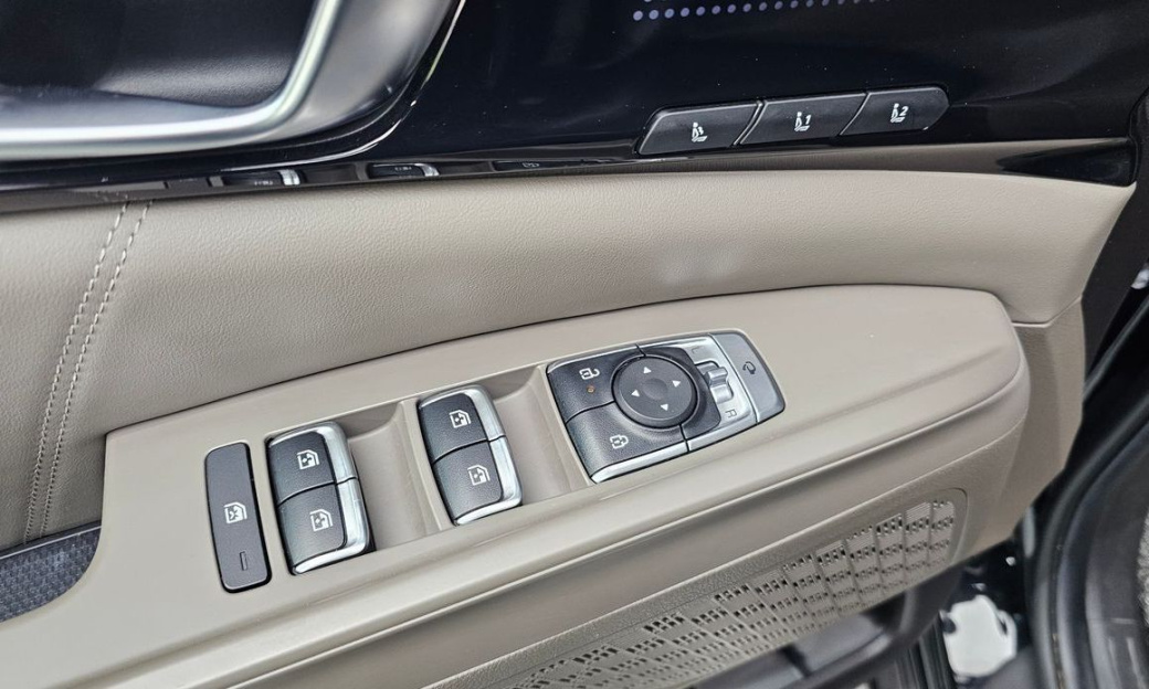 Kia Carnival 9-Seater Gravity, 2024