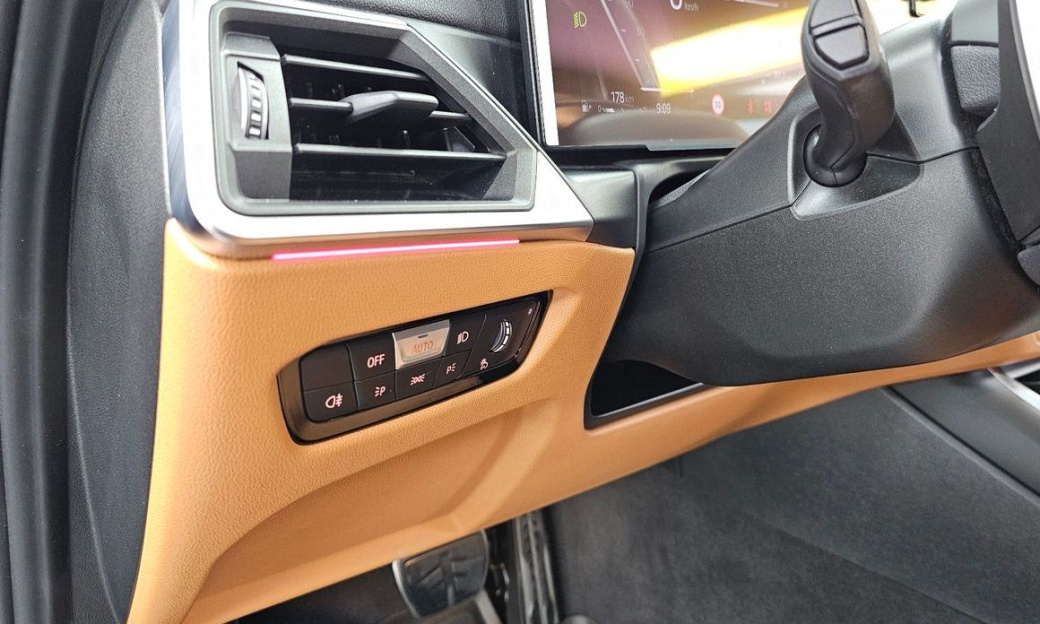 BMW 3-Series 320i M Sport, 2024