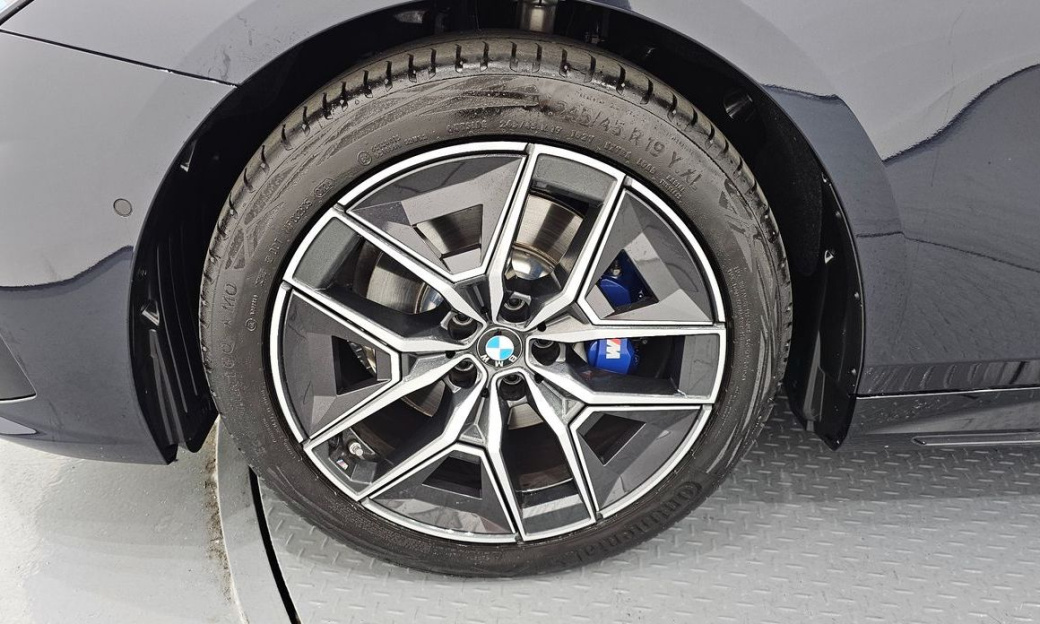 BMW 5-Series 520i M Sport, 2025