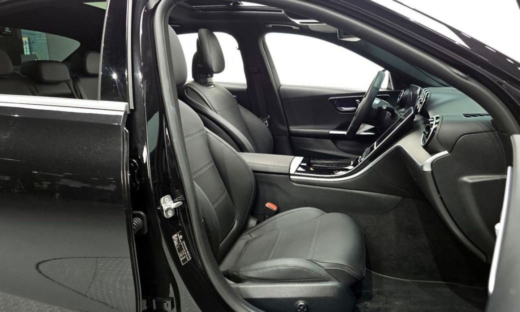Mercedes-Benz C-Class C300 4MATIC Avantgarde, 2024