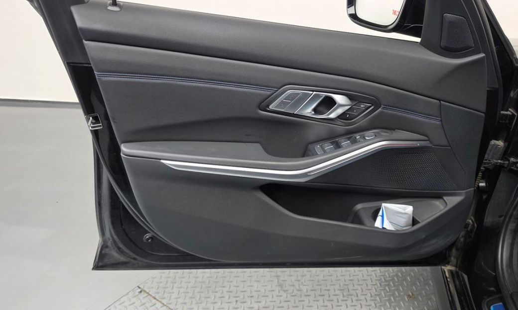 BMW 3-Series 320i M Sport, 2022