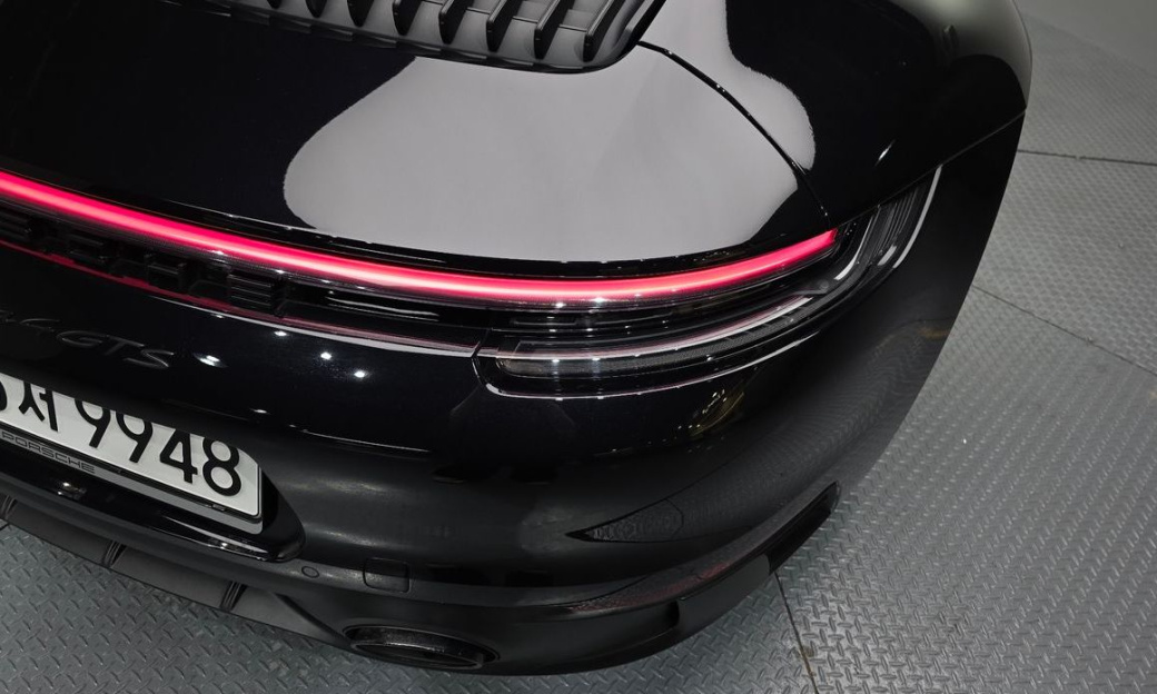 Porsche 911 Carrera 4 GTS, 2024