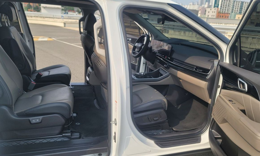 Kia Carnival 9-Seater Gravity, 2025
