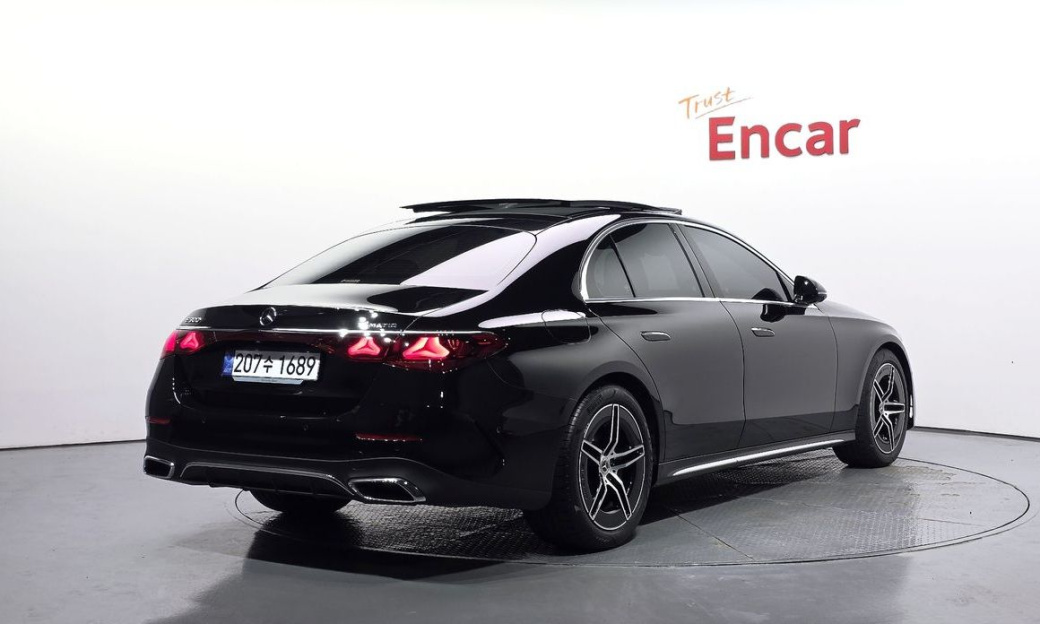 Mercedes-Benz E-Class E300 4MATIC AMG Line, 2025