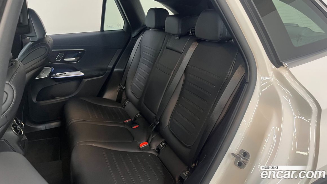 Mercedes-Benz GLC-Class GLC300 4MATIC AMG Line, 2025