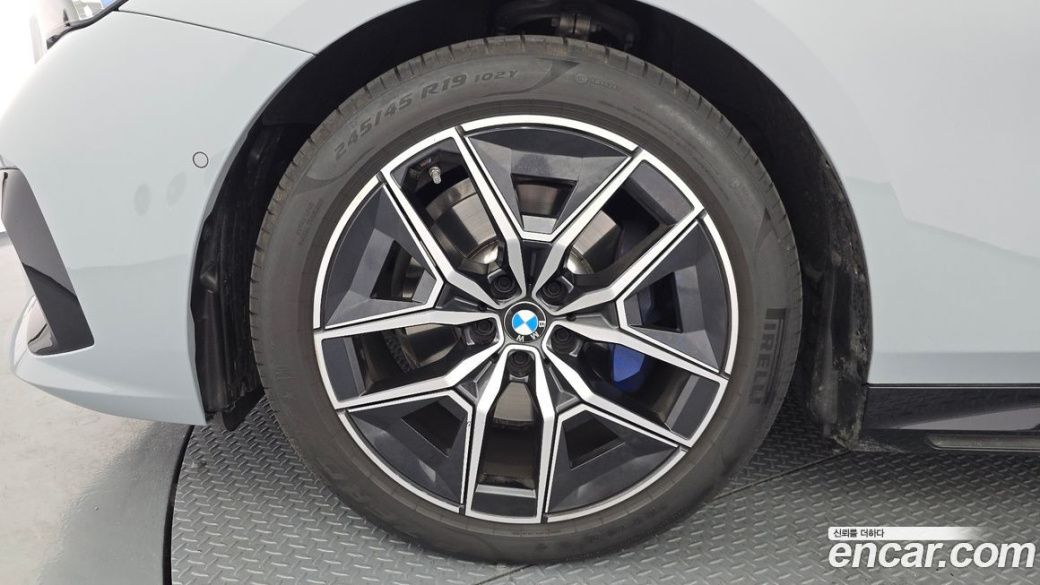 BMW 5-Series 520i M Sport, 2025