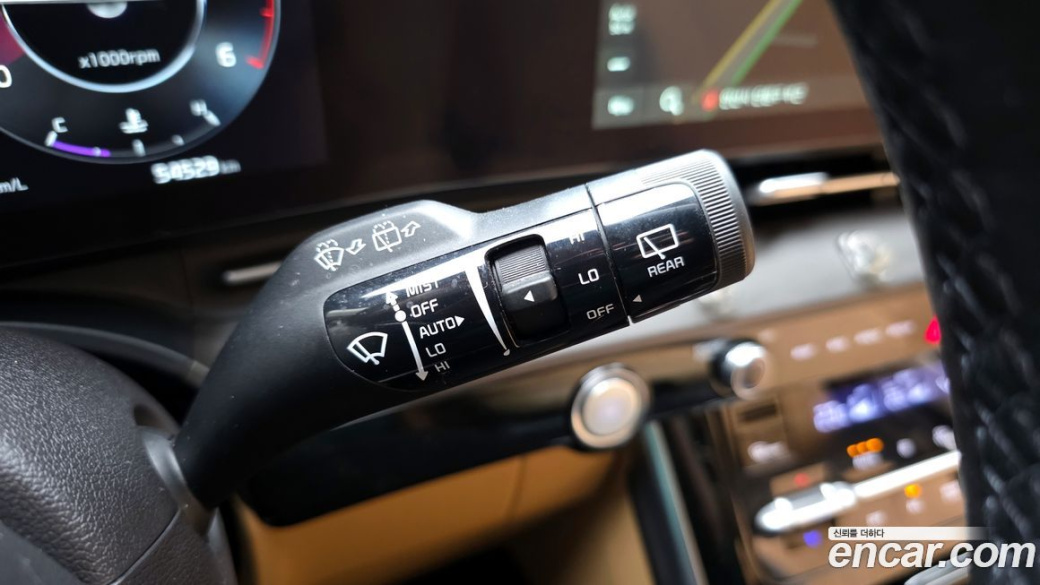 Kia Carnival 9-Seater Signature, 2023