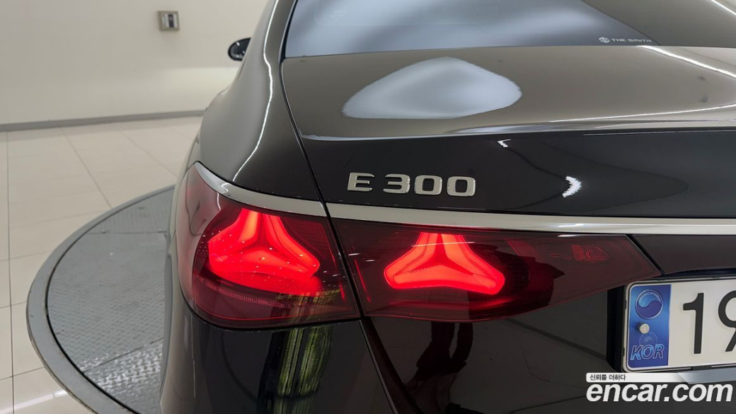 Mercedes-Benz E-Class E300 4MATIC Exclusive, 2024