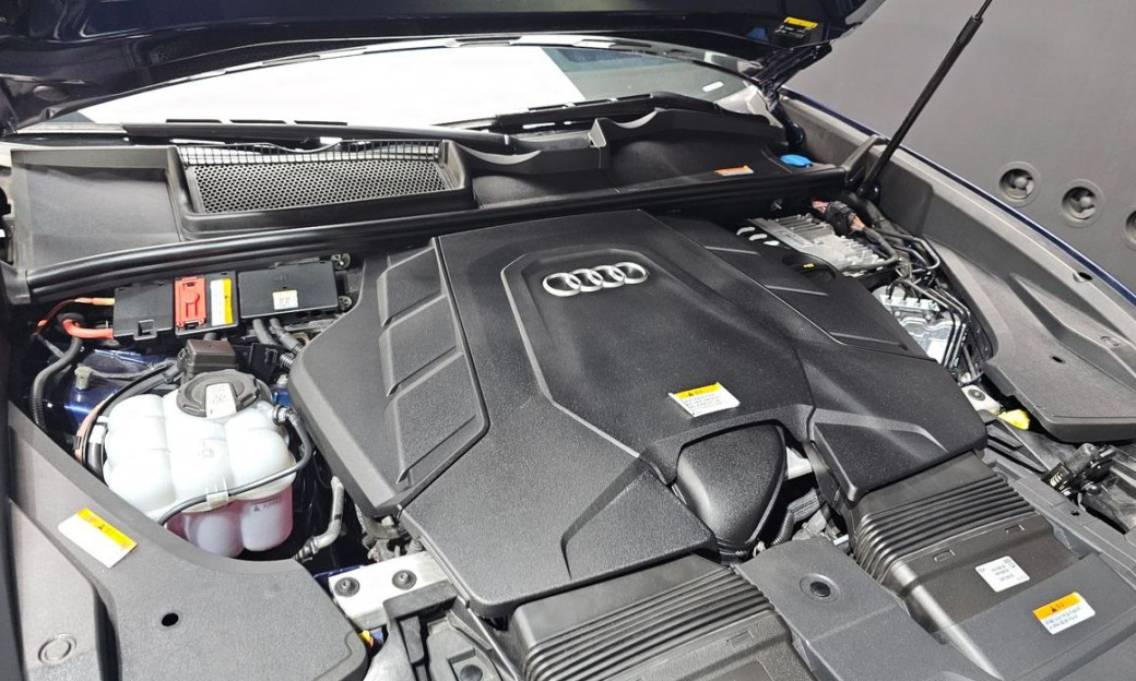 Audi Q8 55 TFSI Quattro Premium, 2022