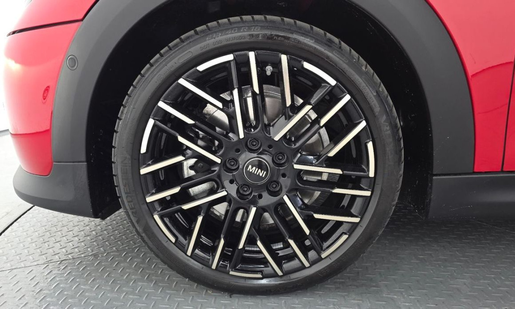 Mini Cooper Favoured, 2025