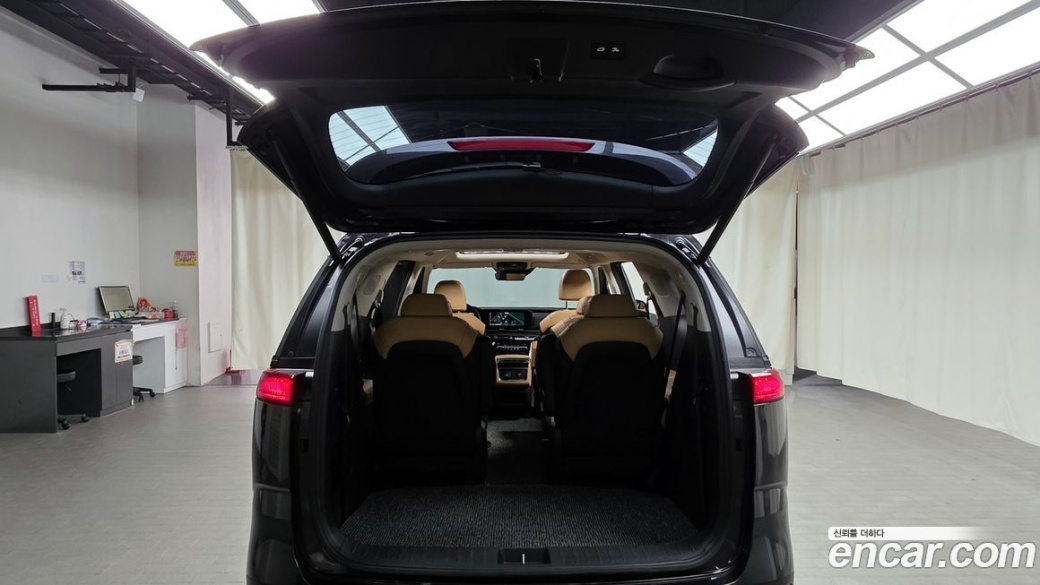 Kia Carnival 9-Seater Signature, 2023