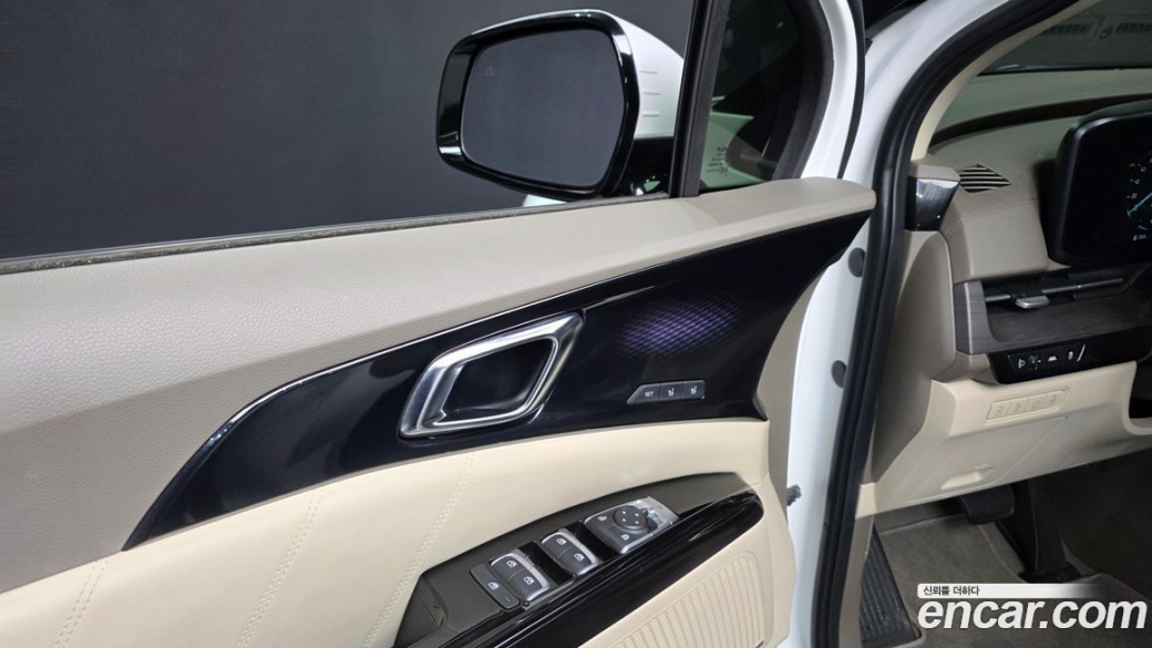 Kia Carnival 7-Seater Signature, 2023