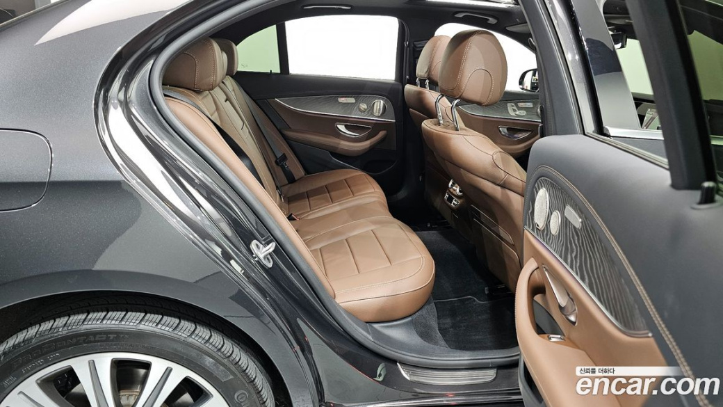 Mercedes-Benz E-Class E350 4MATIC Exclusive, 2023