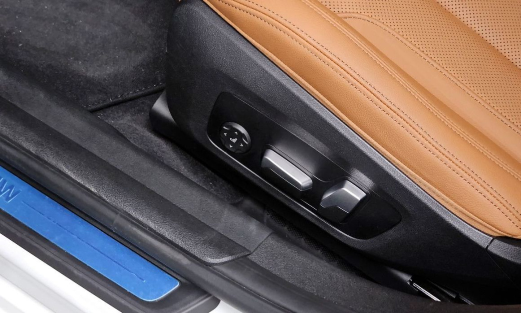 BMW 3-Series 320i, 2023