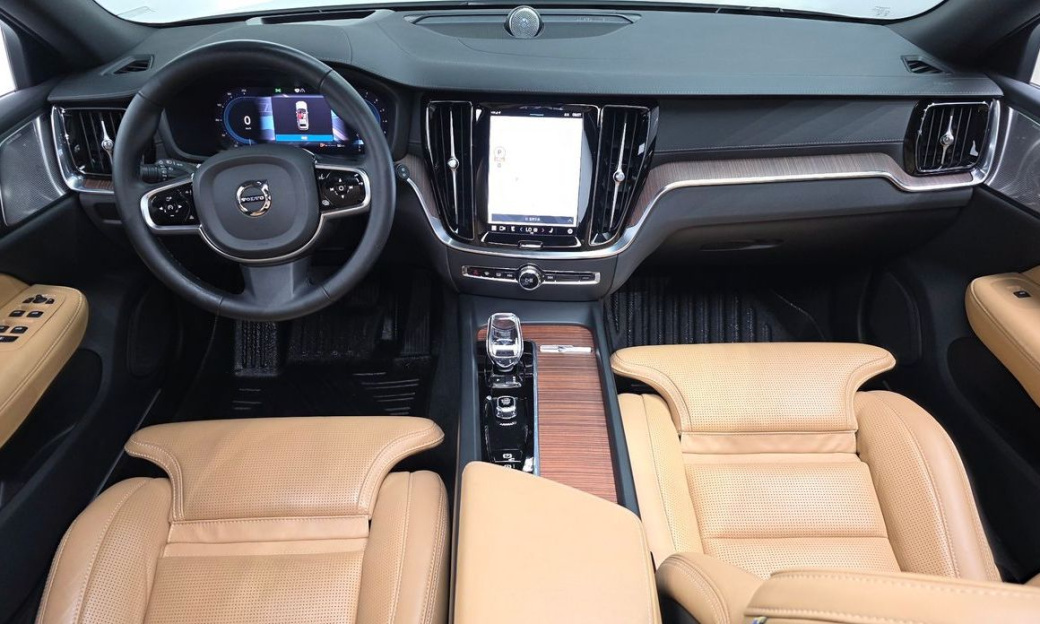 Volvo V60 B5 Ultimate AWD, 2023