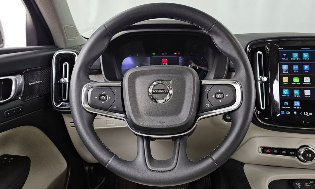 Volvo XC40 B4 Ultimate Bright, 2024
