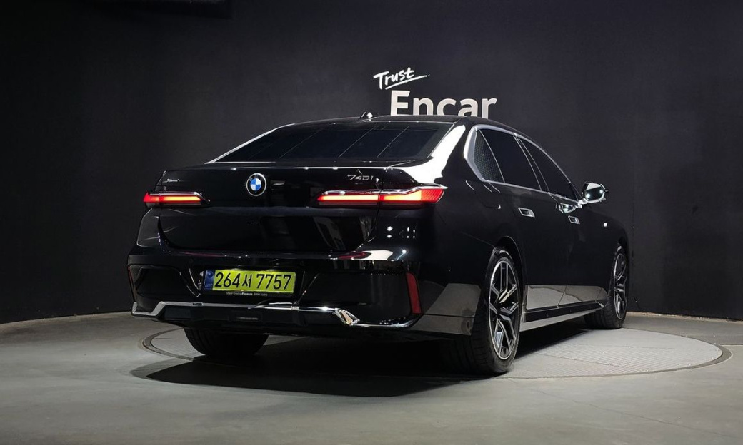 BMW 7-Series 740i xDrive M Sport, 2025