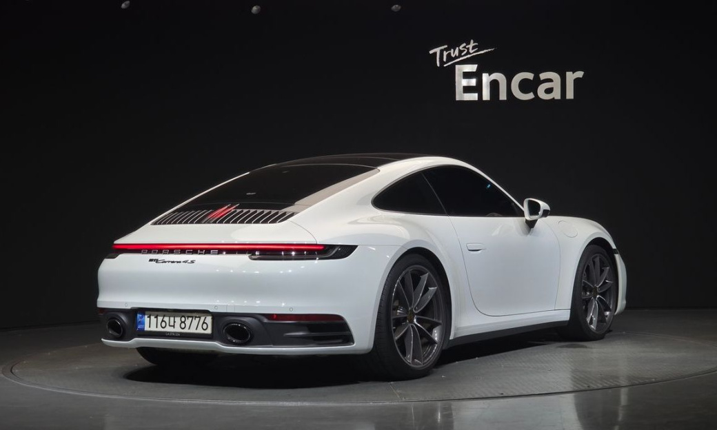 Porsche 911 Carrera 4, 2022