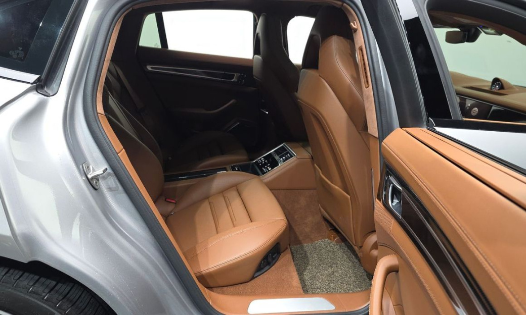 Porsche Panamera 4.0 GTS, 2024