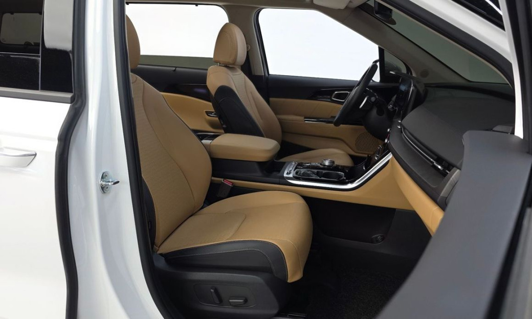 Kia Carnival 9-Seater Signature, 2023