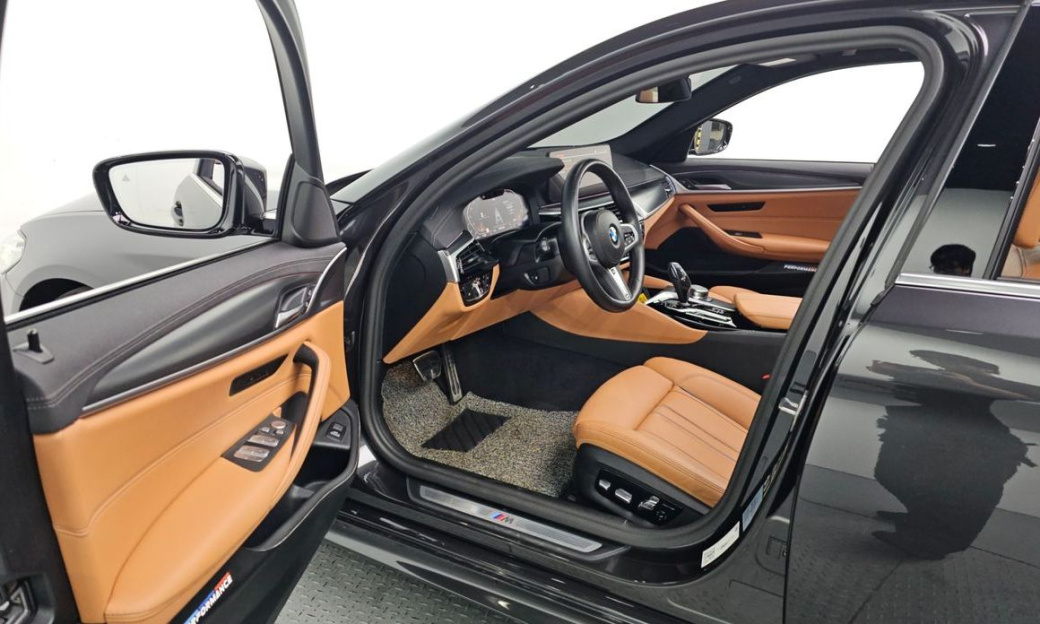 BMW 5-Series 520i M Sport, 2023