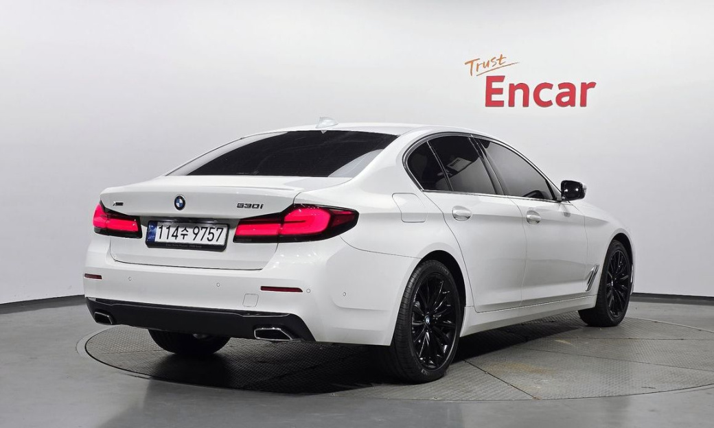 BMW 5-Series 530i xDrive Luxury, 2023
