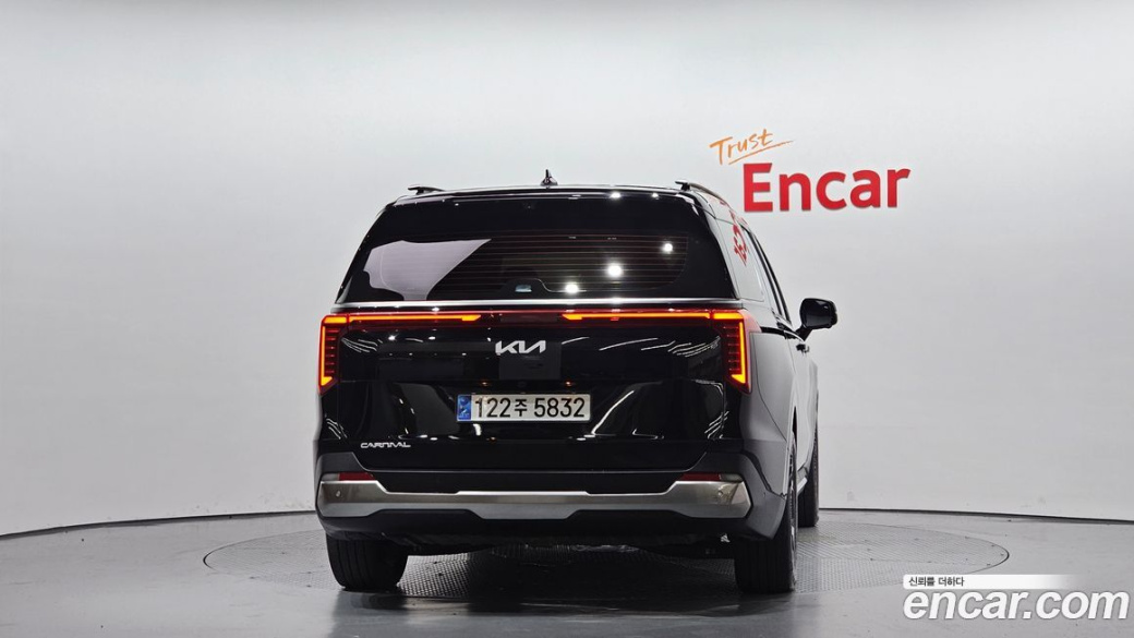 Kia Carnival 9-Seater Signature, 2024