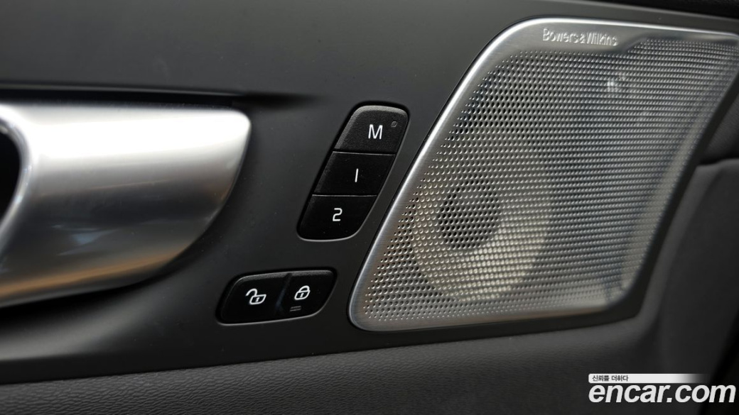 Volvo XC60 B5 Ultimate Bright, 2024