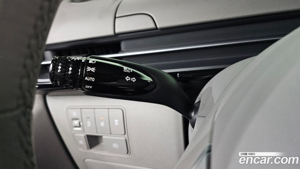 Hyundai Staria 4WD Lounge 7-Seater, 2024