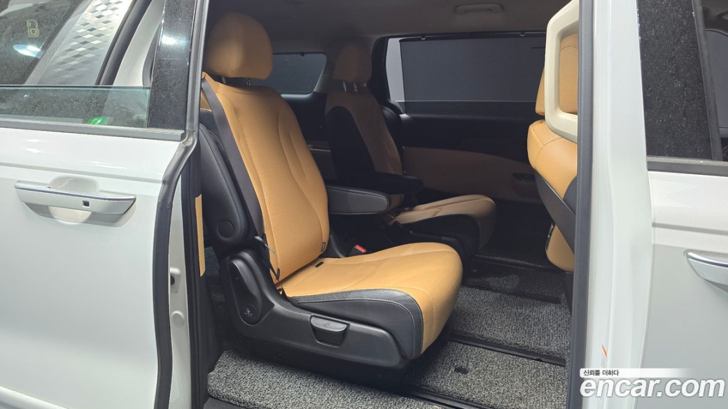 Kia Carnival 7-Seater Outdoor, 2023