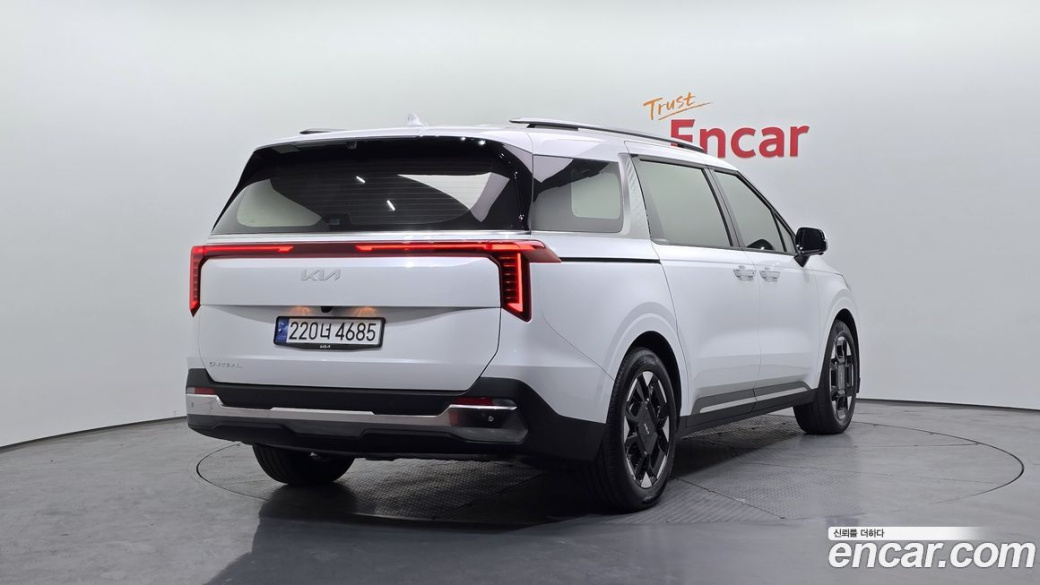 Kia Carnival 7-Seater Signature, 2024