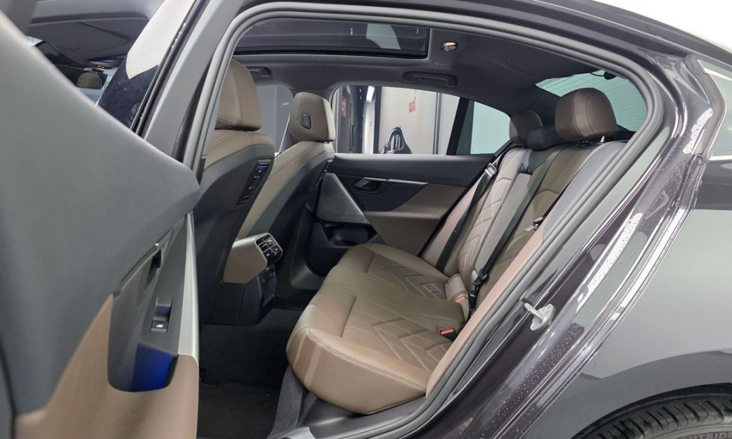 BMW 5-Series 520i, 2024